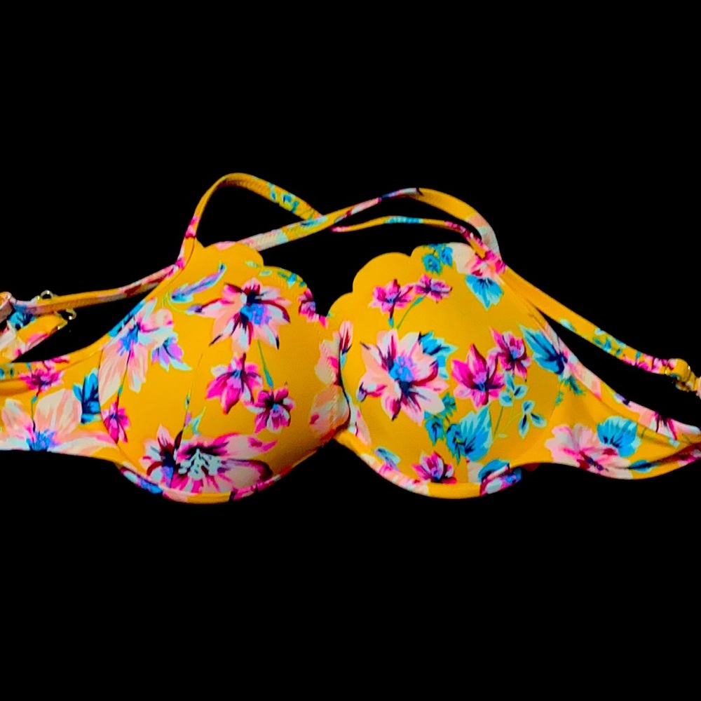 Scalloped bathing suit top